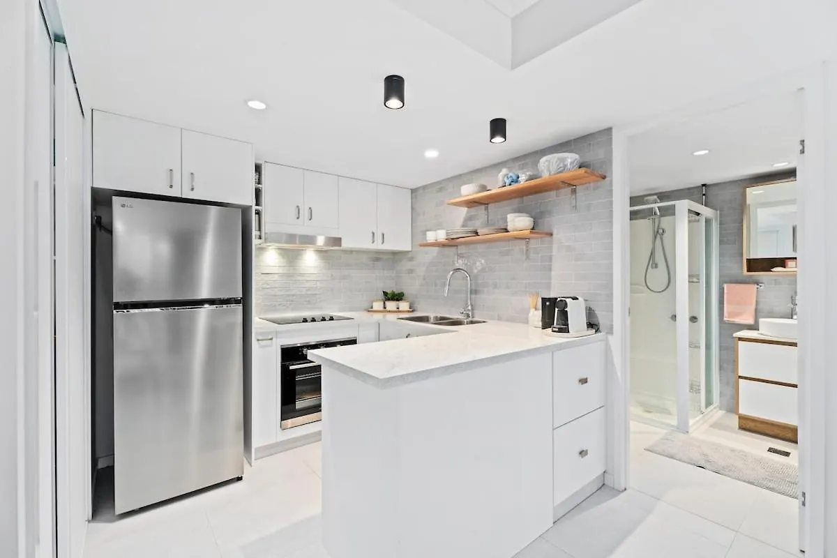 Coastline Escape Renovated Unit - Great Location - Quiet Area - Parking Included Lägenhet Guldkusten