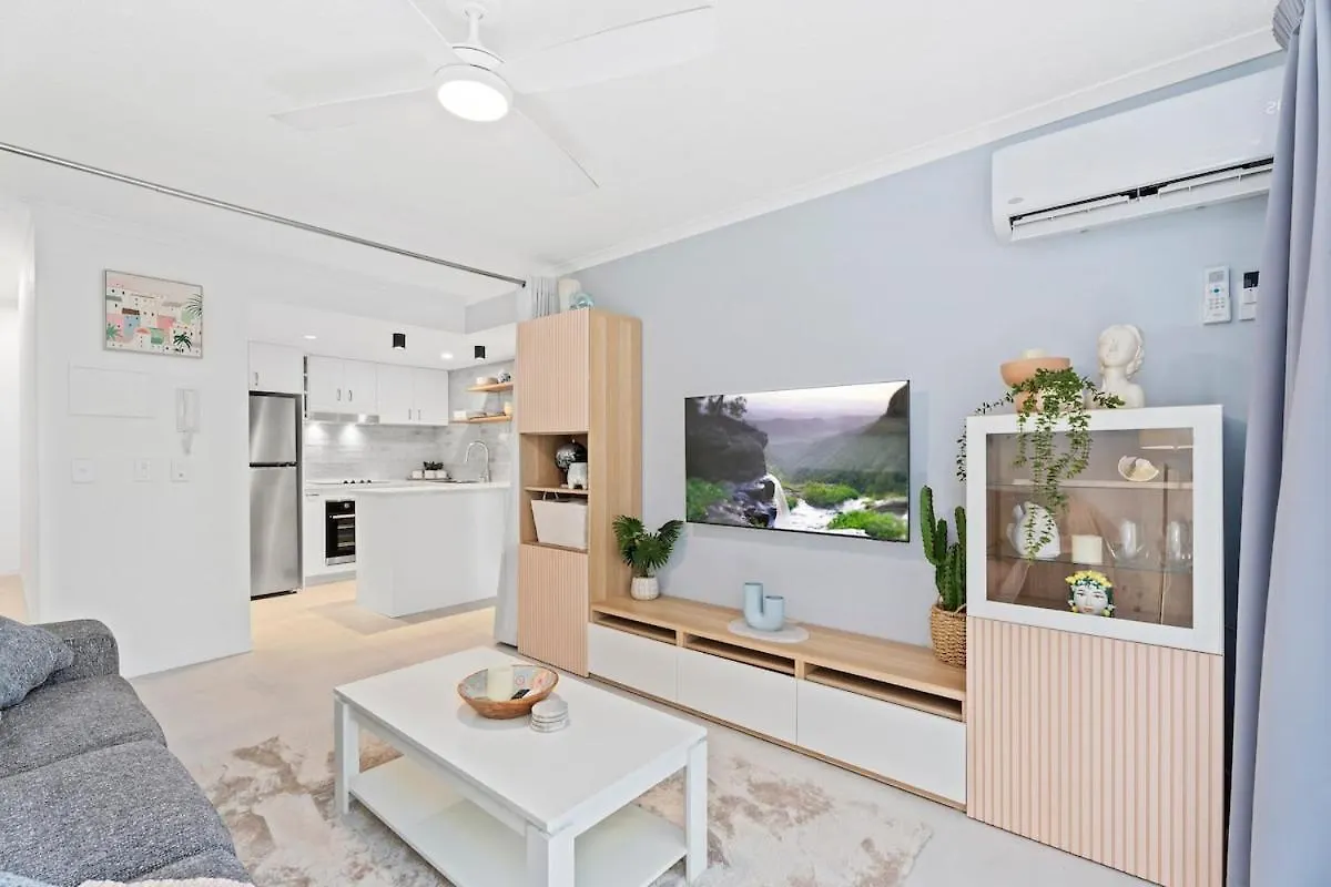 Coastline Escape Renovated Unit - Great Location - Quiet Area - Parking Included Lägenhet Guldkusten