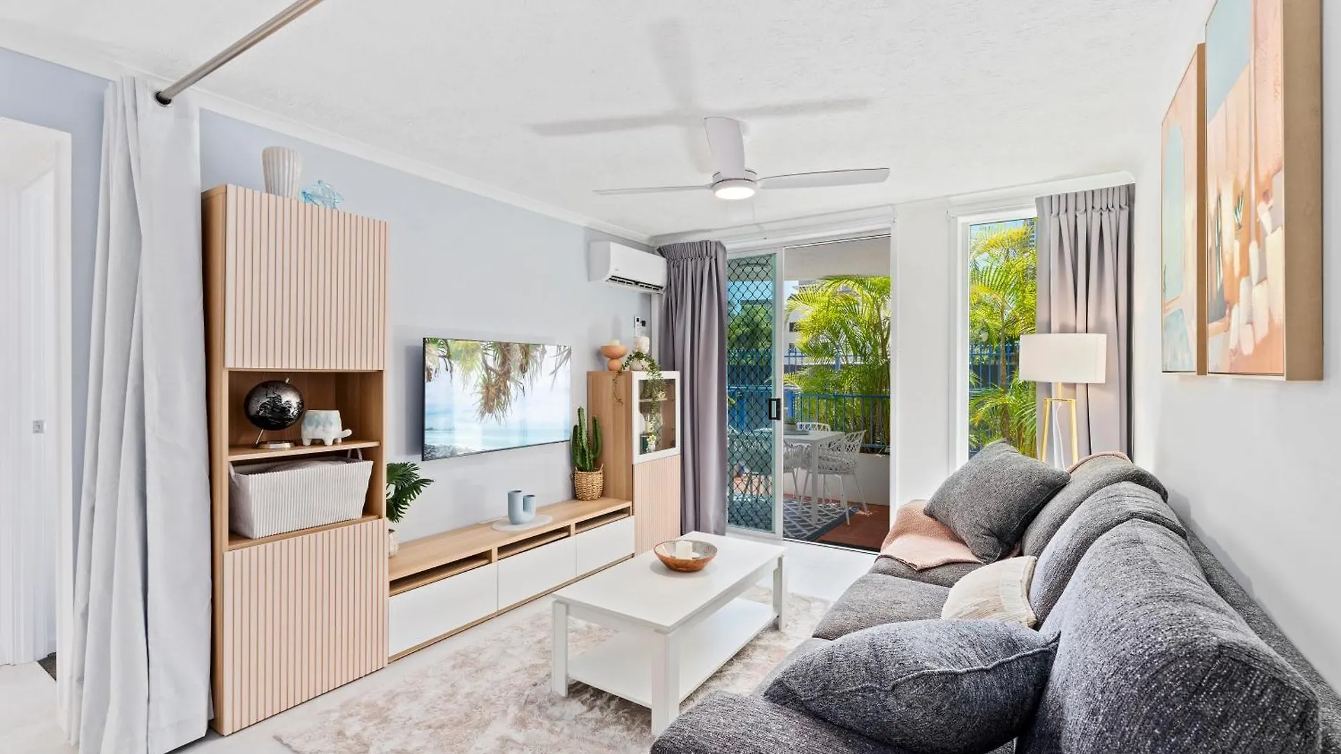 Coastline Escape Renovated Unit - Great Location - Quiet Area - Parking Included Lägenhet Guldkusten Australien